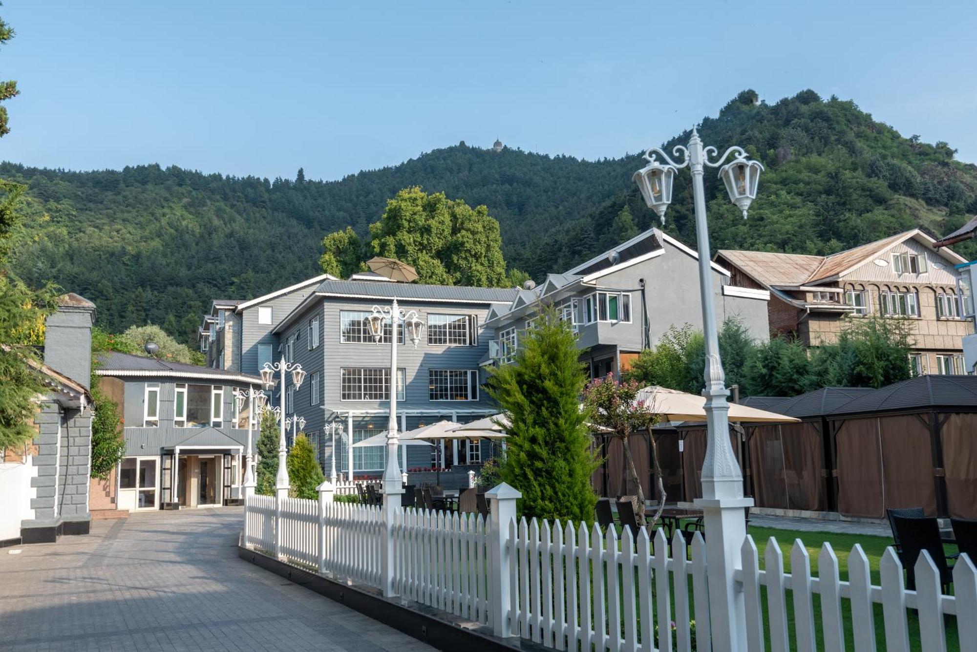 Hotel Grand Boulevard Durgjan Екстер'єр фото