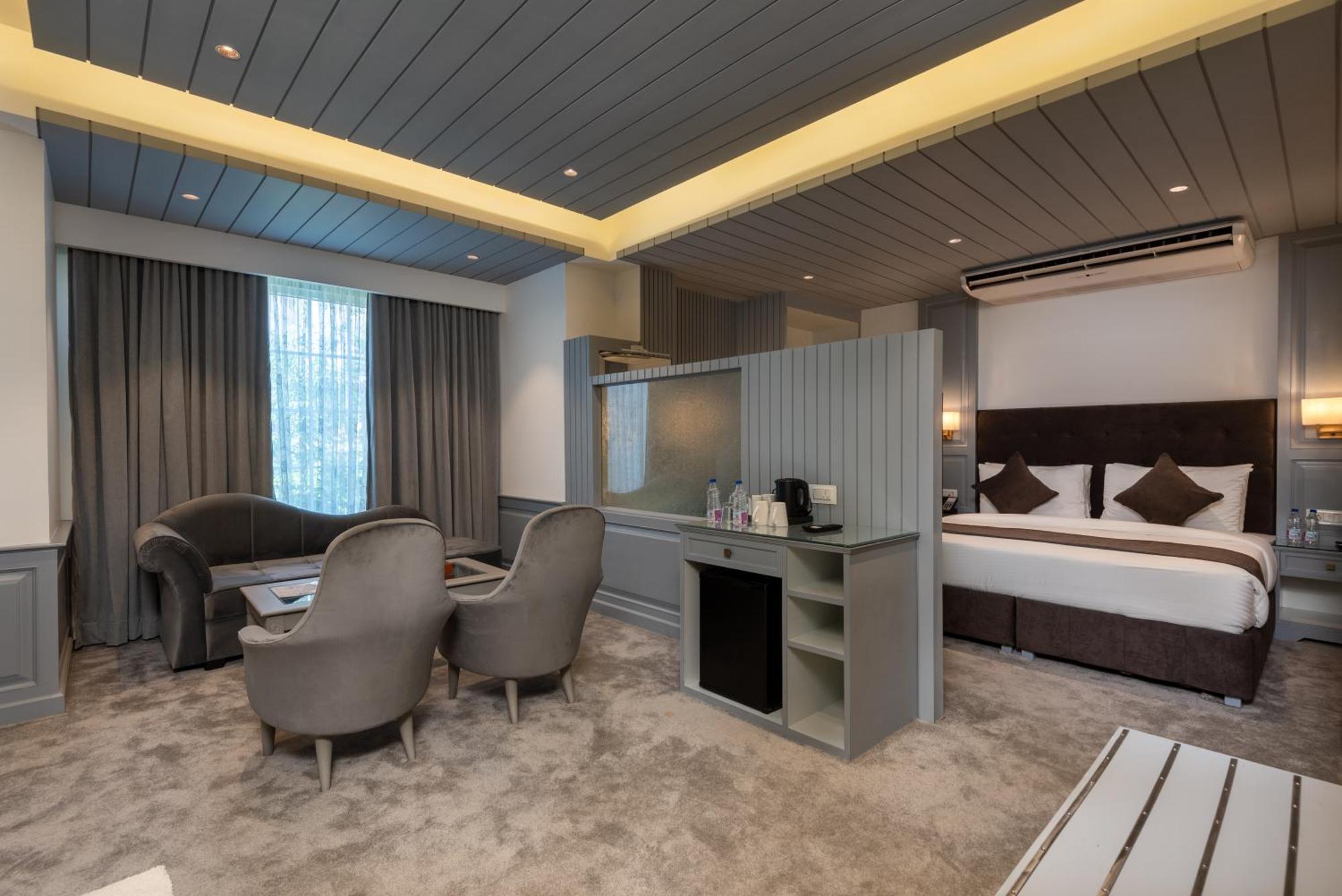 Hotel Grand Boulevard Durgjan Номер фото