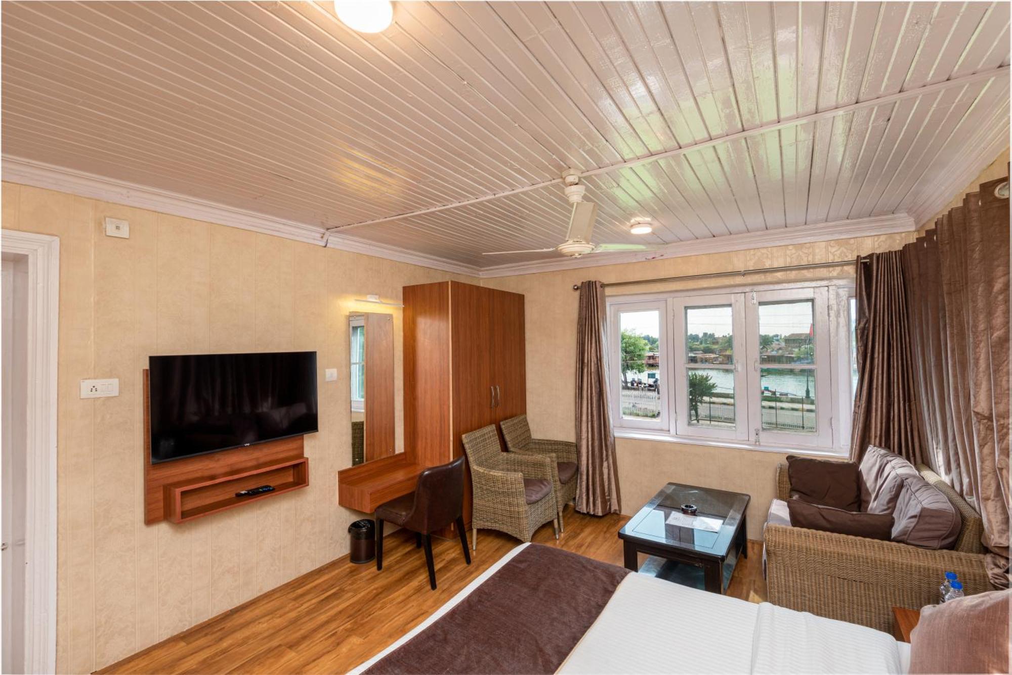Hotel Grand Boulevard Durgjan Номер фото