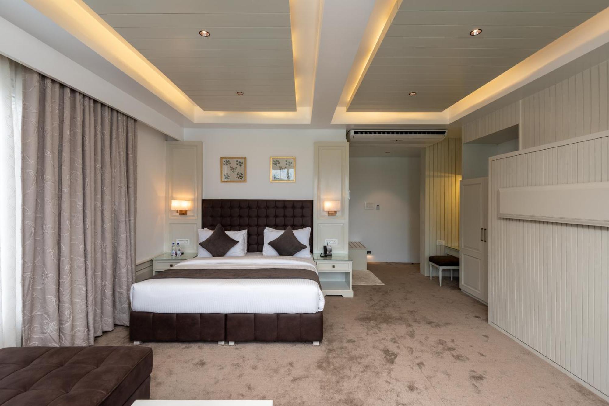 Hotel Grand Boulevard Durgjan Номер фото